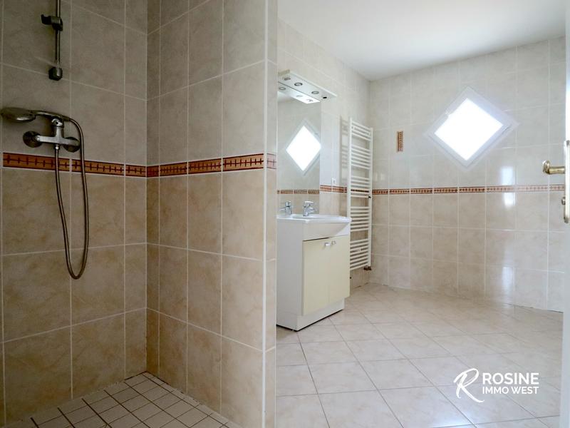 Maison - 99 m² - 5 pièces