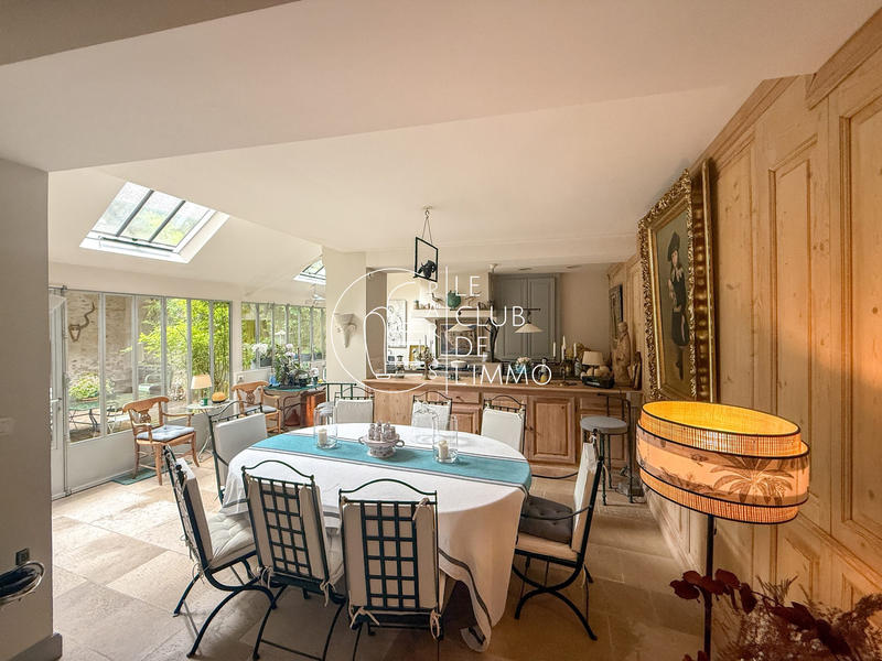 Maison - 280 m² - 10 pièces