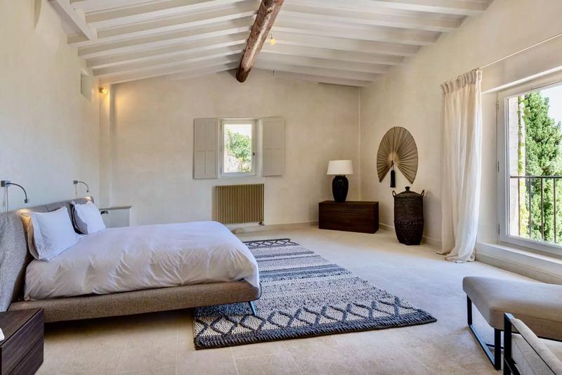 Maison de village - 598 m² - 9 pièces