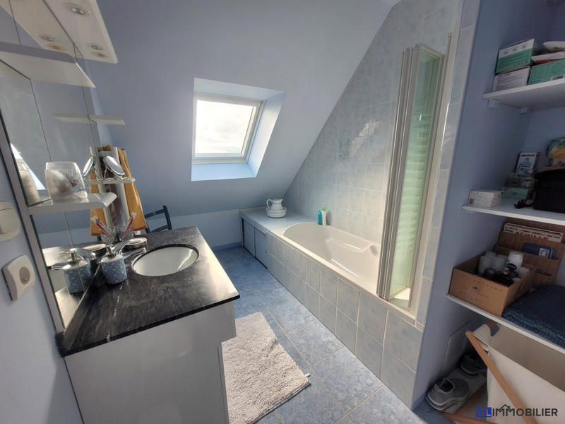 Maison - 201 m² - 7 pièces