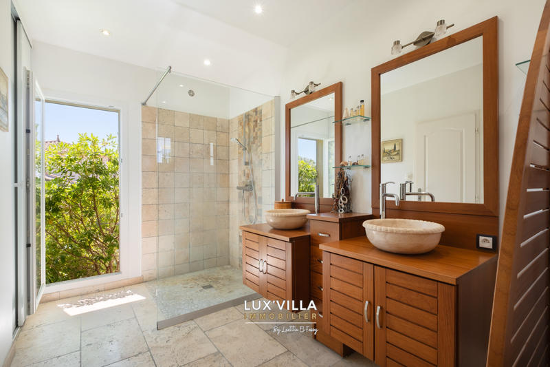 Maison - 251 m² - 8 pièces