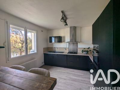 Maison - 230 m² - 7 pièces