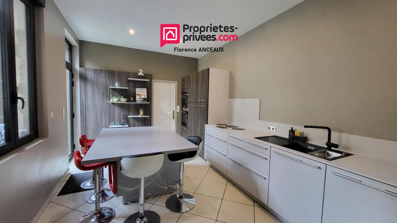 Maison - 326 m² - 8 pièces