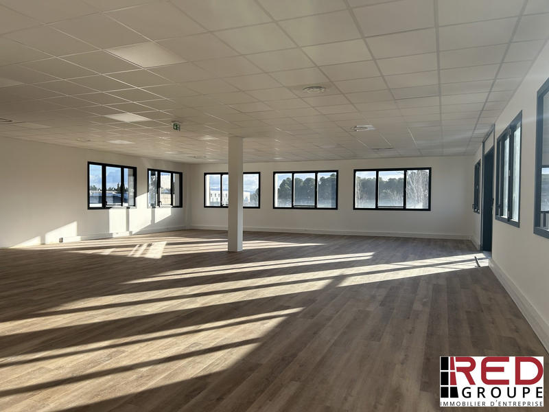 Bureau - 183 m² - 1 pièce