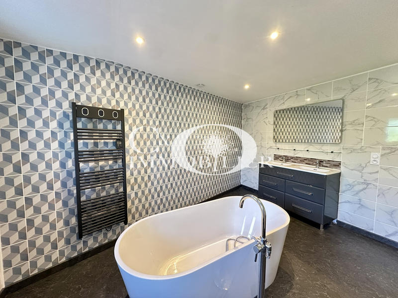 Maison - 183 m² - 6 pièces