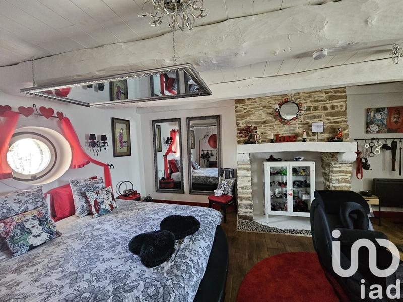 Maison - 313 m² - 9 pièces