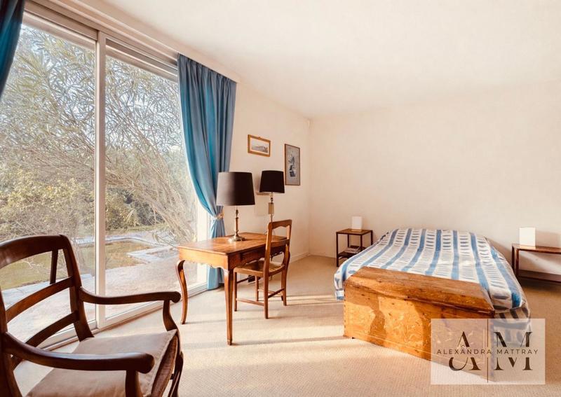 Maison - 227 m² - 9 pièces