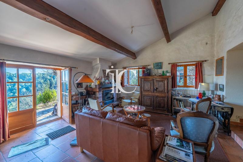 Mas - 244 m² - 13 pièces