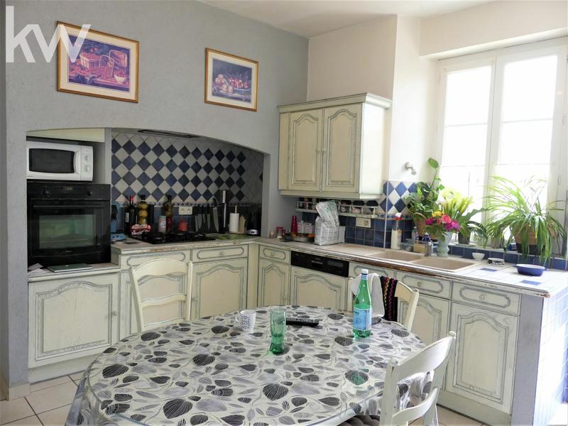 Maison - 237 m² - 9 pièces