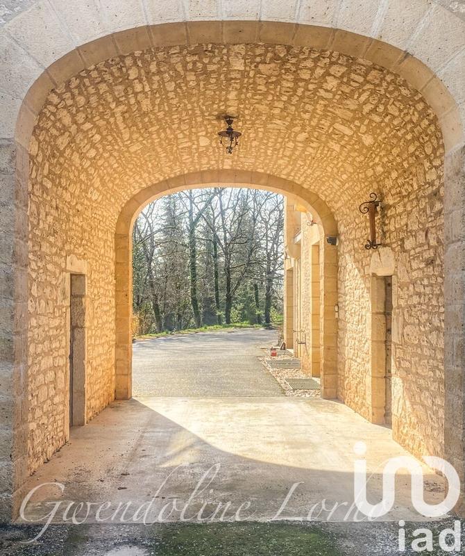 Maison - 629 m² - 11 pièces