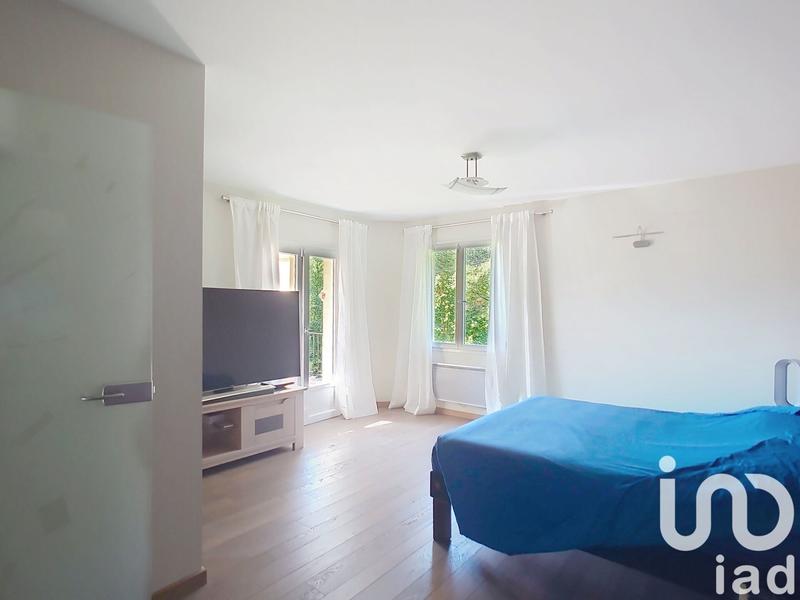 Maison - 220 m² - 8 pièces