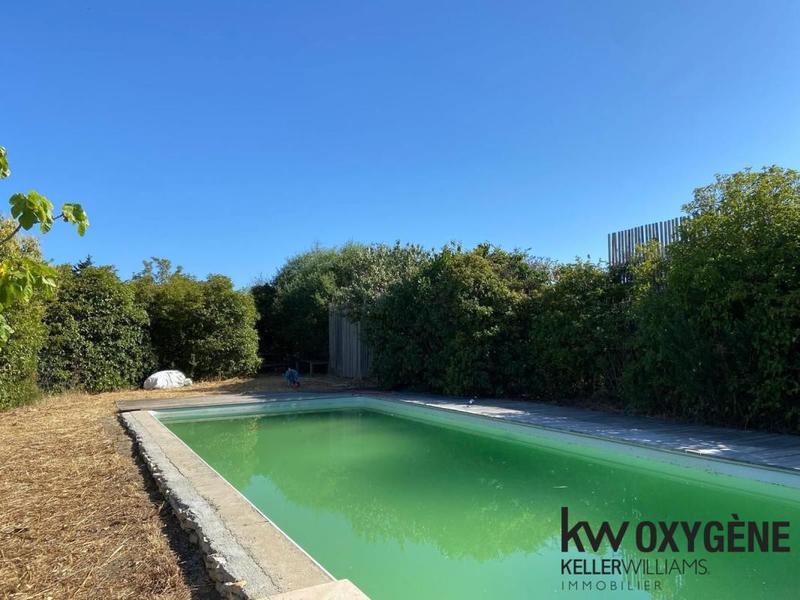 Maison - 240 m² - 8 pièces