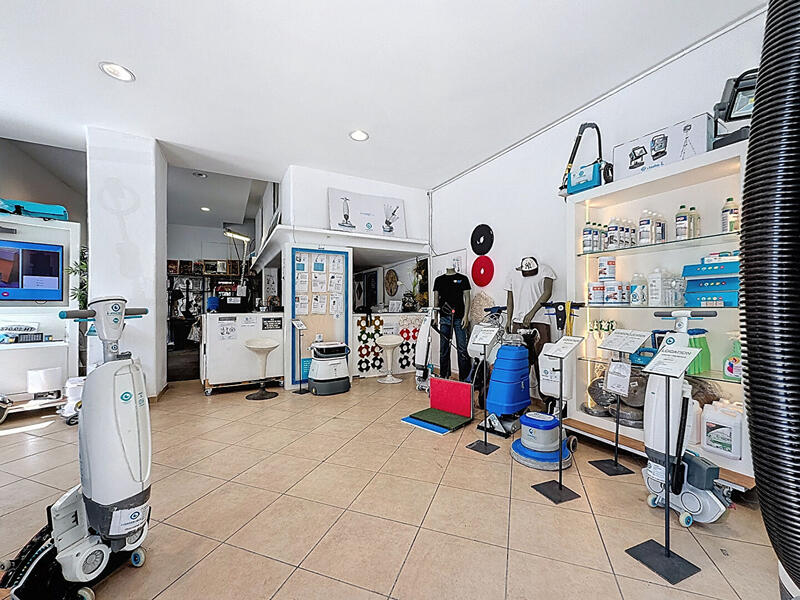 Local commercial - 117 m² - 4 pièces