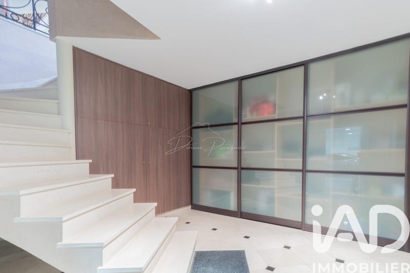 Maison - 338 m² - 10 pièces