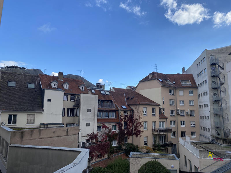 Local d'activités - 124 m² - 7 pièces