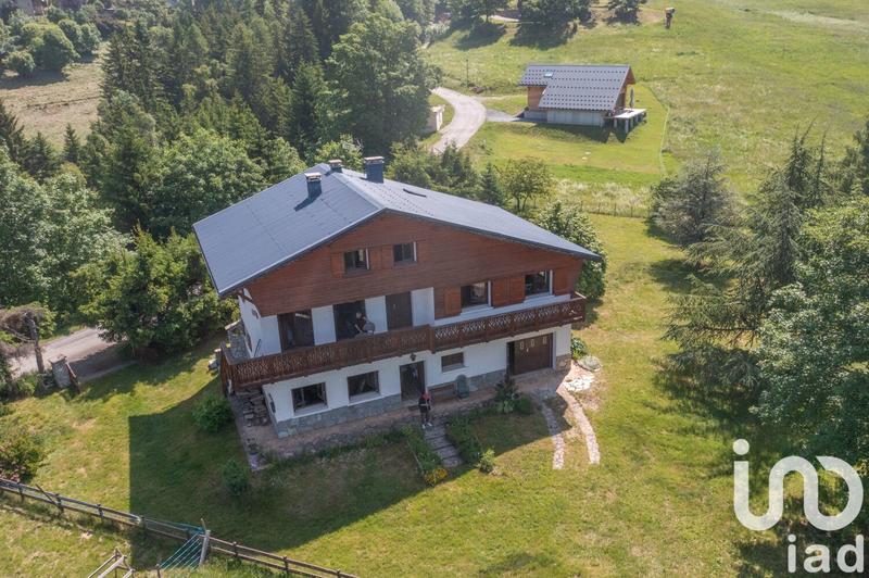 Maison - 227 m² - 8 pièces