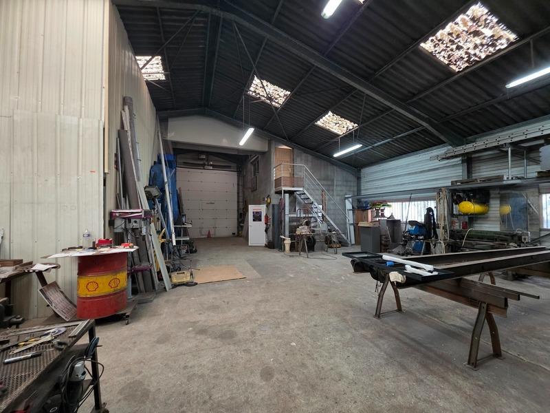 Local artisanal - 230 m² - 4 pièces
