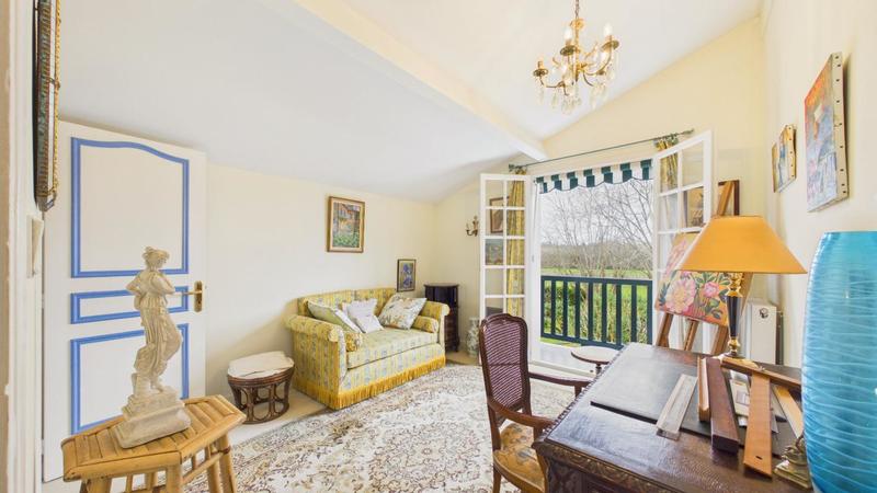 Maison - 200 m² - 7 pièces