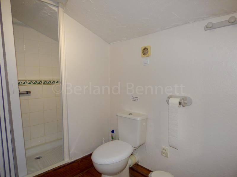 Maison - 300 m² - 16 pièces