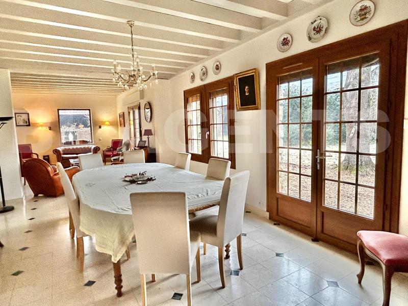 Maison - 360 m² - 13 pièces