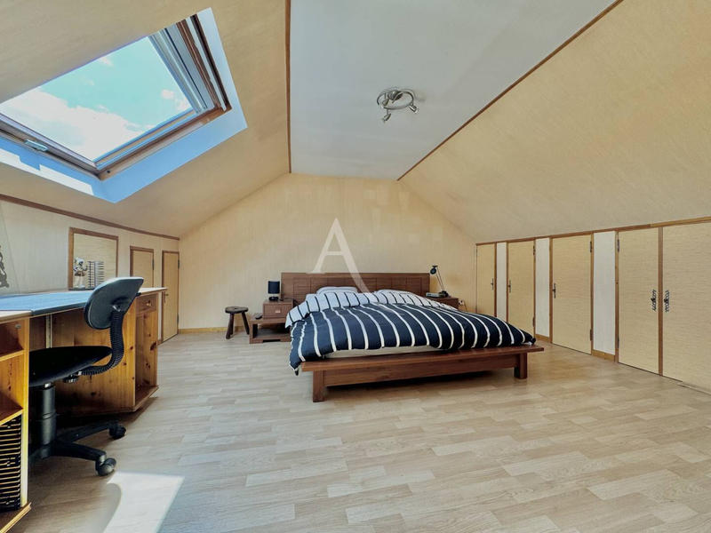 Maison - 105 m² - 5 pièces