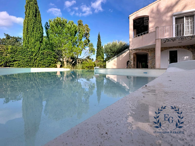 Maison - 216 m² - 7 pièces