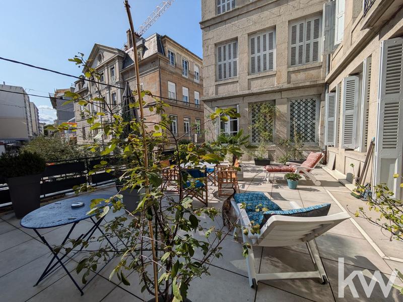 Appartement - 176 m² - 6 pièces