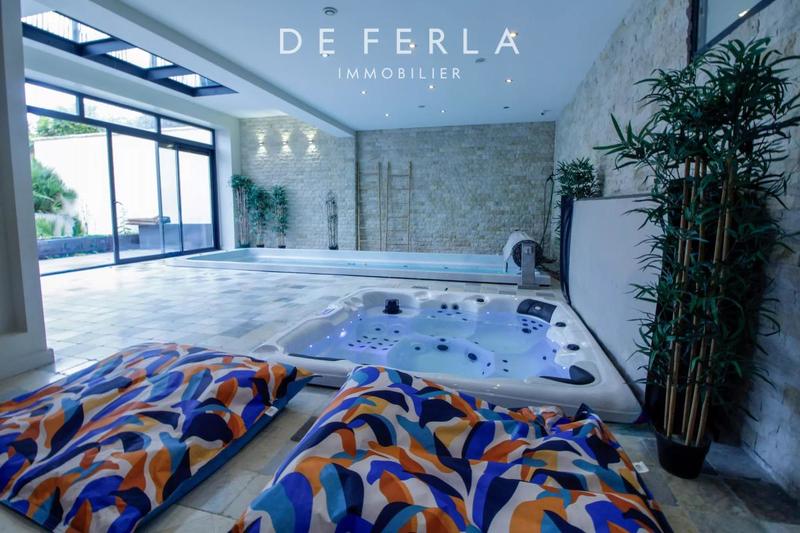 Demeure - 403 m² - 9 pièces