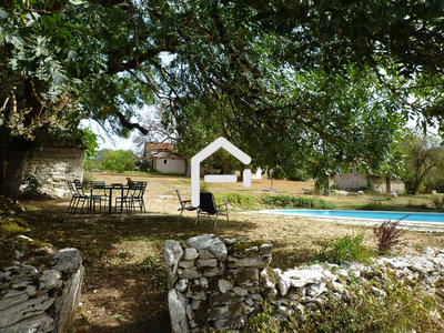 Maison - 240 m² - 9 pièces