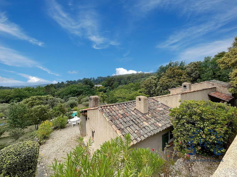 Maison traditionnelle - 218 m² - 6 pièces