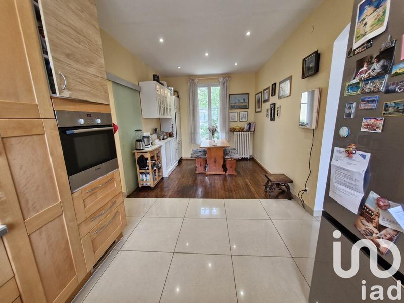 Maison - 184 m² - 9 pièces