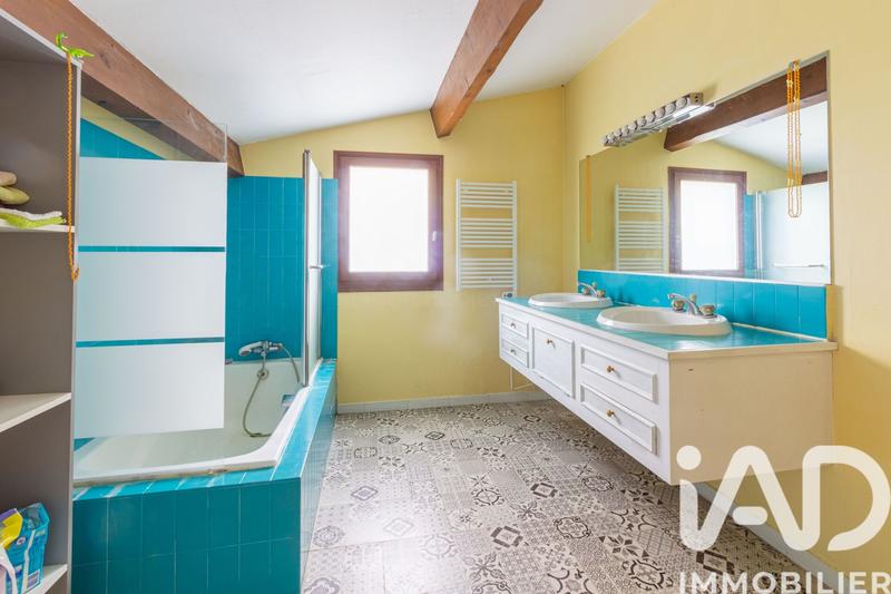 Maison - 257 m² - 8 pièces