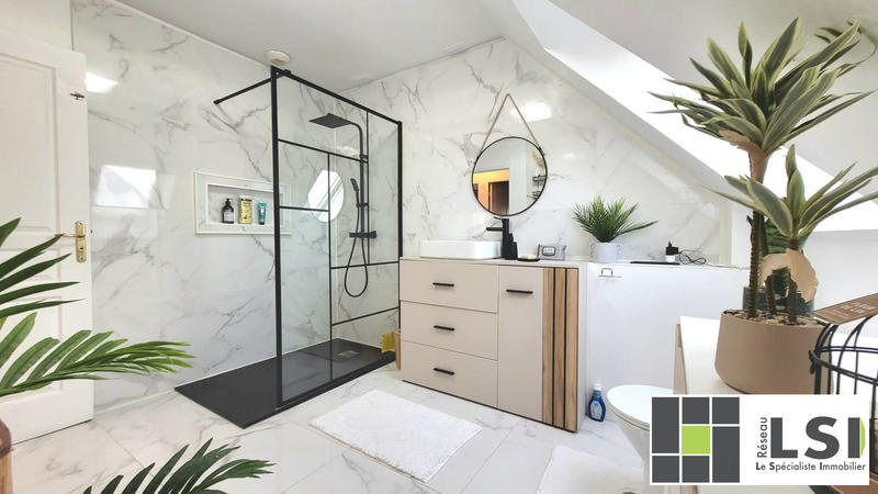 Maison - 122 m² - 9 pièces