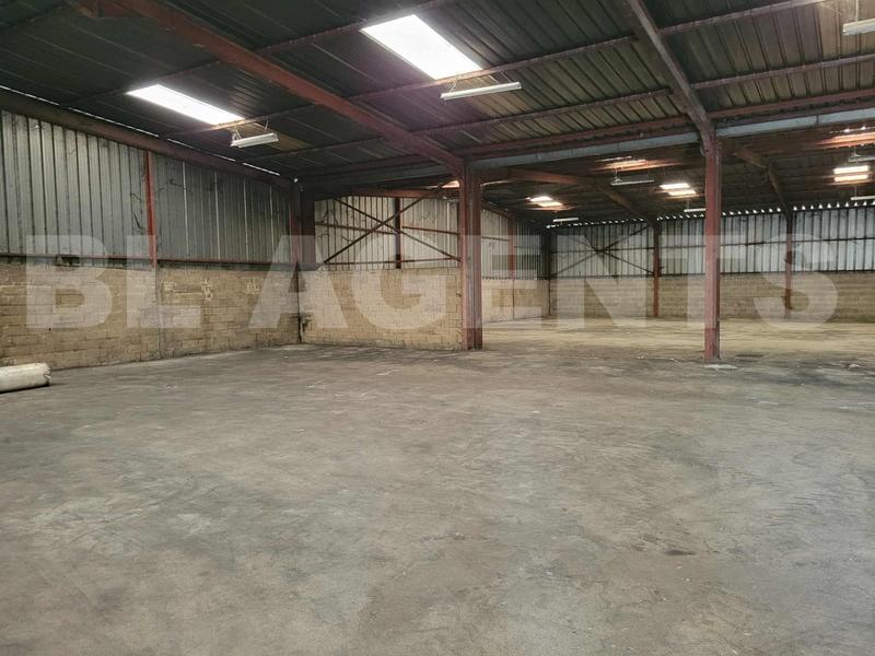 Entrepôt - 2 980 m² - 1 pièce