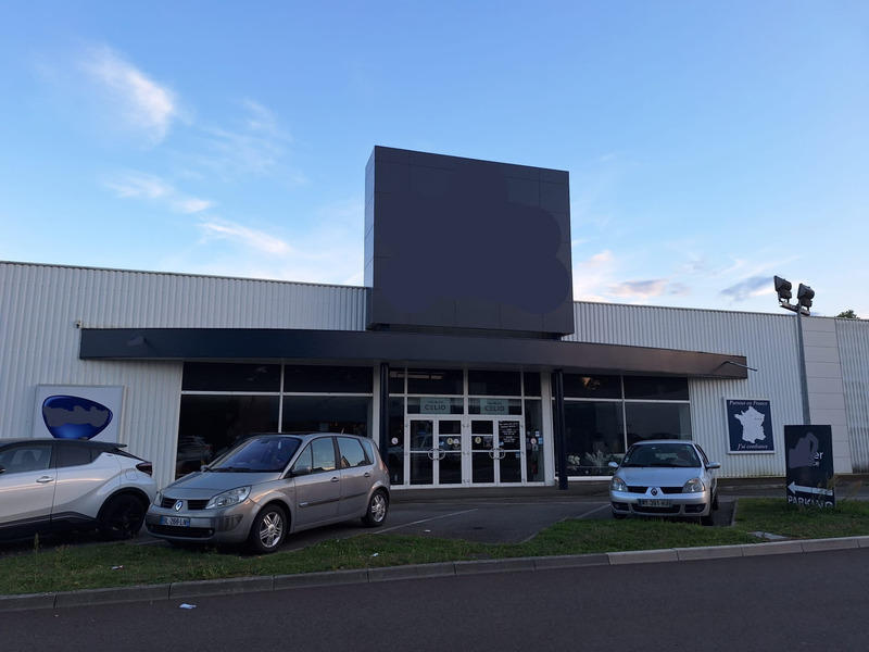 Local commercial - 1 500 m² - 2 pièces