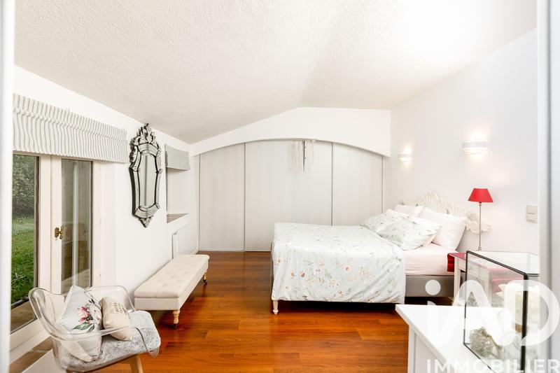 Maison - 399 m² - 14 pièces