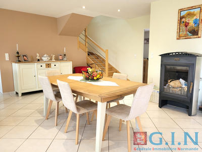 Maison - 235 m² - 8 pièces