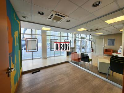 Local d'activité / Entrepôt - 242 m²