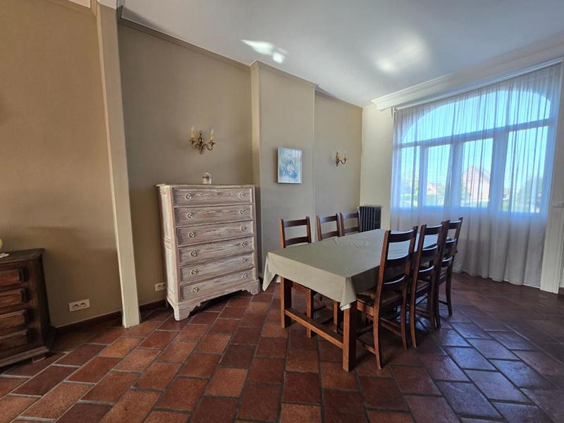 Maison - 165 m² - 9 pièces