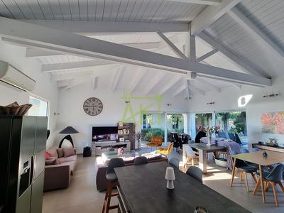 Maison - 278 m² - 9 pièces