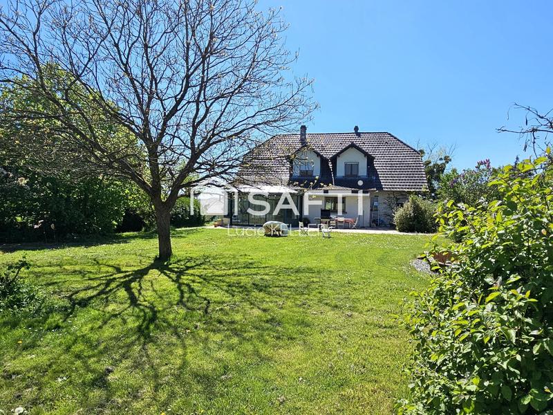 Maison - 230 m² - 7 pièces