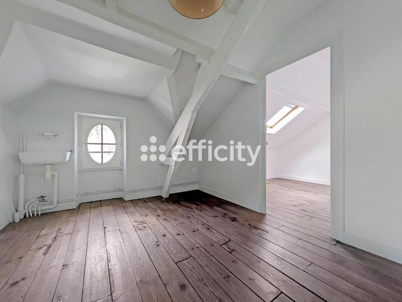 Maison - 248 m² - 9 pièces