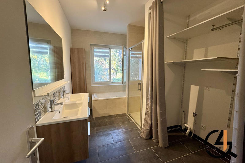 Maison - 170 m² - 7 pièces