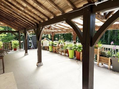 Maison - 241 m² - 9 pièces