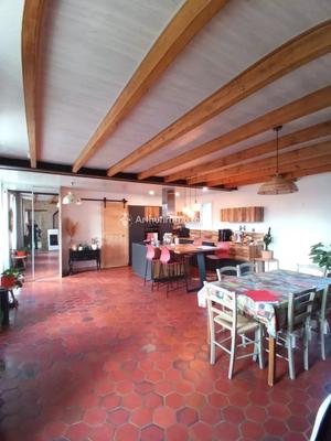 Maison - 201 m² - 6 pièces