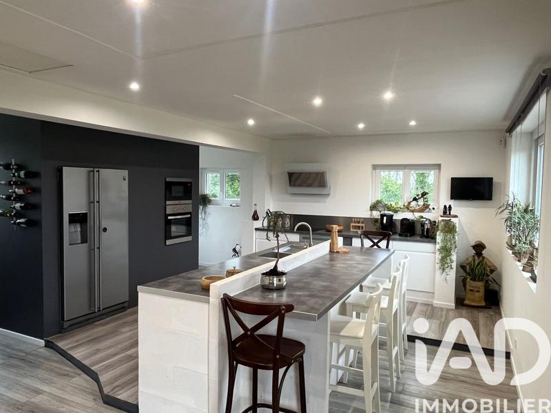 Maison - 210 m² - 8 pièces