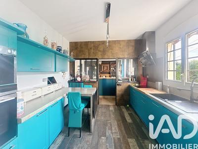 Maison - 218 m² - 6 pièces