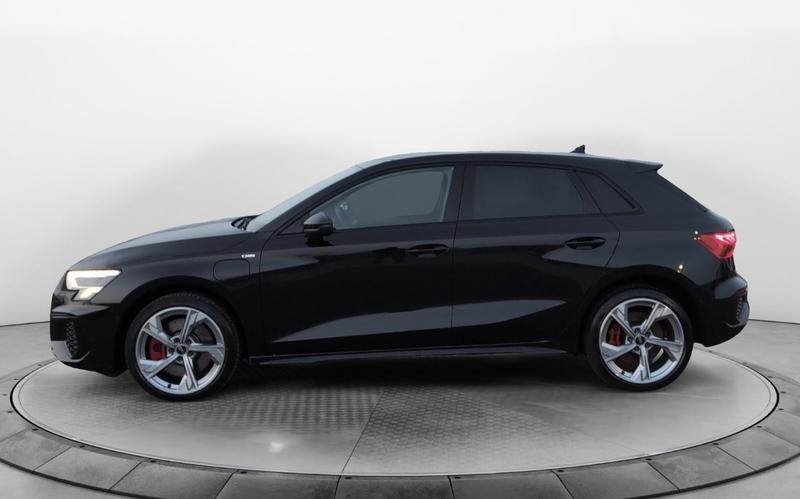 Audi A3 sportback 45 TFSIe s-Line 245 Hybride Rechargeable / Regulateur de Distance Prédisposition Attelage Capteur Angle Mort Keyless