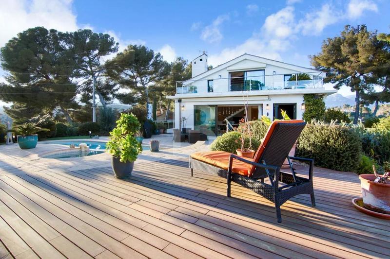 Villa - 358 m² - 9 pièces