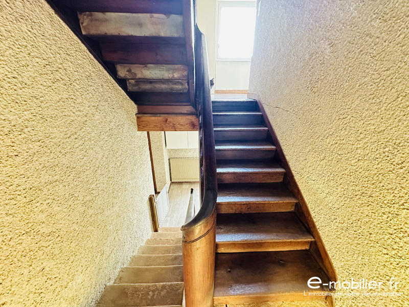 Maison - 299 m² - 12 pièces